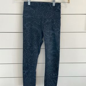 Lululemon leggings blue and black floral size 4